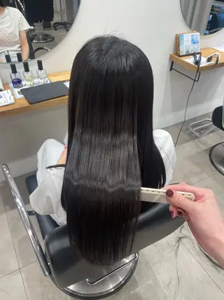 セミロング 佐藤 由依/水光カラーのヘアスタイル