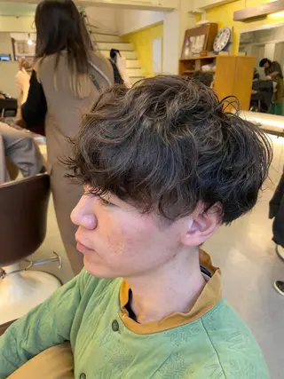 ショート パーマ メンズ 嶋佐 昌大 シマサマオのヘアスタイル