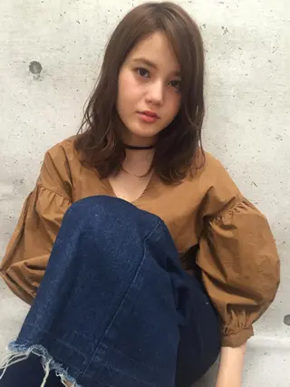 ミディアム 齋藤 咲のヘアスタイル