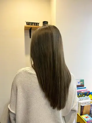 ロング カラー moe .のヘアスタイル