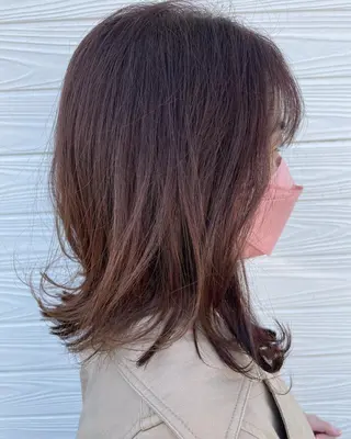ミディアム ビヨウシツトリコ よねたにみなのヘアスタイル