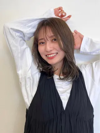 ミディアム 垣内 奈緒のヘアスタイル