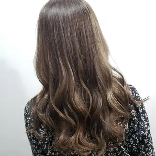 カラー ロング 饒平名 知也のヘアスタイル