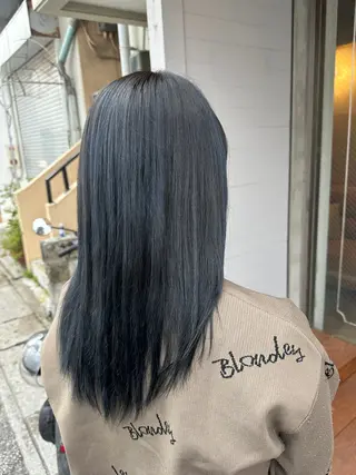 ミディアム miloc MOMOKAのヘアスタイル