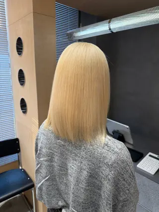 ミディアム カラー ハイトーン/ ブリーチ/縮毛矯正のヘアスタイル