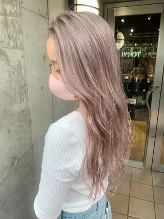 ロング カラー ミルクティーベージュ ブリーチ 店長 清水のヘアスタイル