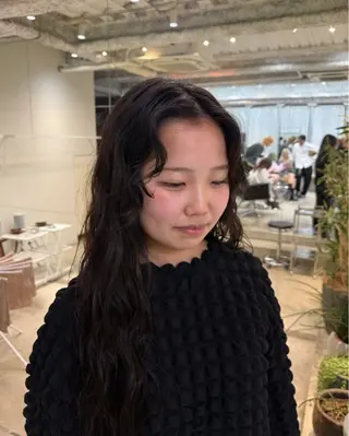 ロング パーマ AmiLi ニコのヘアスタイル