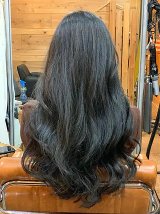 ロング カラー ヨッ シーのヘアスタイル