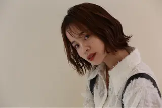 ショート カラー 小顔レイヤー/ ベージュ🤍Rieのヘアスタイル