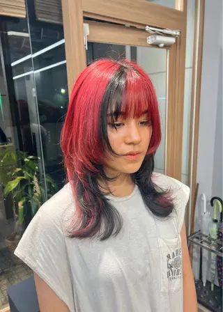 セミロング カラー ブリーチ毛の縮毛矯正 ハイトーン/岡本智樹のヘアスタイル