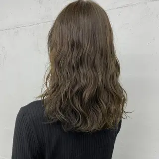 セミロング カラー パーマ 大石 沙季のヘアスタイル