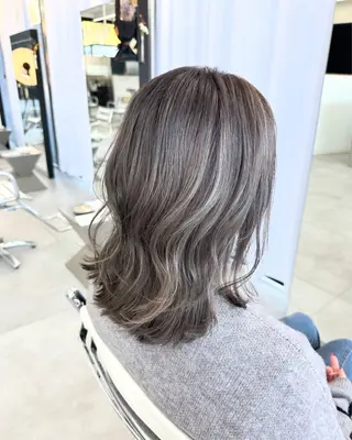 ミディアム risa | 透明感 カラー|レイヤーのヘアスタイル