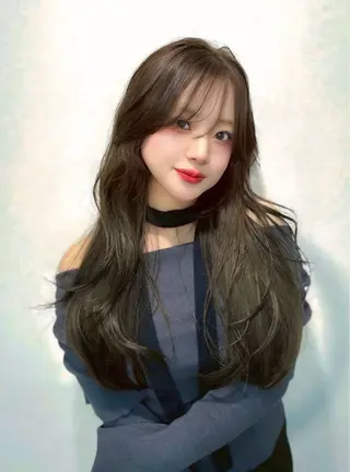 ロング カラー ケアブリーチ/透明感 カラー🤍YURIAのヘアスタイル