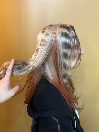 セミロング Hiyo 外国人風くせ毛パーマのヘアスタイル