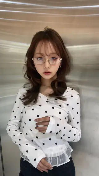 セミロング カラー 我妻 結のヘアスタイル