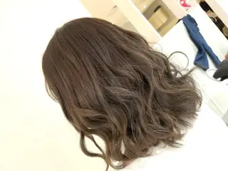 ミディアム カラー SAKURA (サクラ)のヘアスタイル