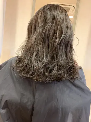 ミディアム Lit.豊橋 夏目のヘアスタイル