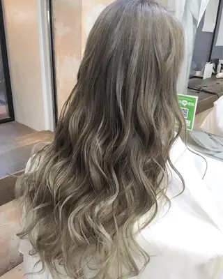 ロング カラー レイヤーカット 川田くるみのヘアスタイル