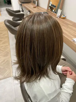 セミロング カラー やまこし 美裕樹のヘアスタイル