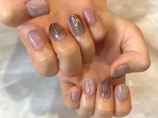 ショート カラー ネイル マツエク・マツパ illum hicariのネイルデザイン