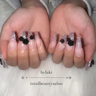 ネイル bylaki🌈 RENAのネイルデザイン