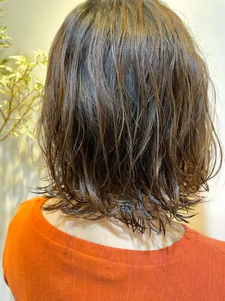 ミディアム カラー パーマ レイヤー／似合わせ TAKUYAのヘアスタイル