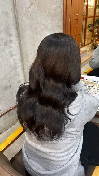 ロング カラー 顔周りレイヤー/ ふわあいりのヘアスタイル