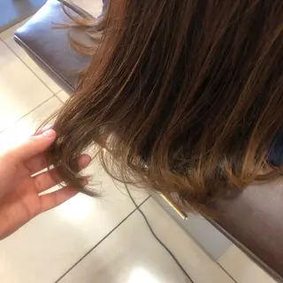 ロング カラー レイヤーカット✖️ 柔らかベージュカラーのヘアスタイル