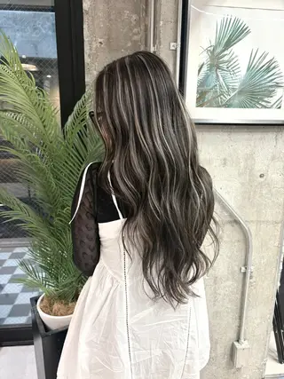 ロング カラー KAEDE🌺Wカ ラー/ホワイトカラーのヘアスタイル