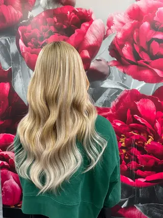 ロング プルシールエクステ/ ハイトーン/ブリーチのヘアスタイル