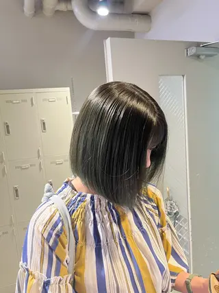 ミディアム 寒色/ベージュヘア ブリーチありMiOのヘアスタイル