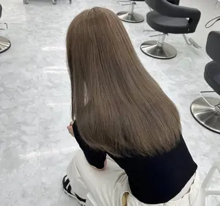 カラー ミルクティーベージュ 🤍Yumeのヘアスタイル