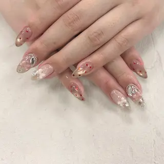 ネイル Bianca  🎀 Hayakawaの眉毛・アイブロウイメージ