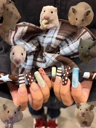 ネイル Lowé いちごのネイルデザイン