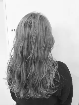 ミディアム カラー 艶ハイトーンブリーチ 🌈小林侑雅のヘアスタイル