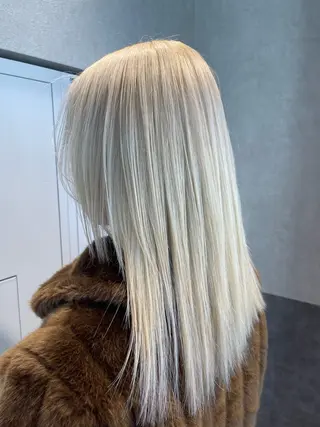 セミロング カラー 広島:ミルキーカラー tsumaのヘアスタイル