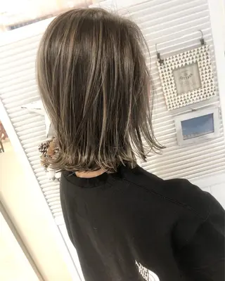 ミディアム カラー ブリーチカラーレイヤ ーカット🦋annaのヘアスタイル