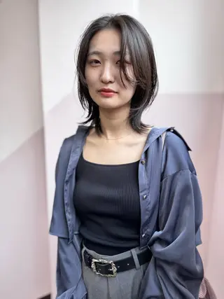 ミディアム カラー オカモト ミユウのヘアスタイル