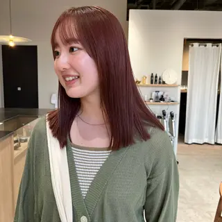 カラー momb 折戸結菜のヘアスタイル