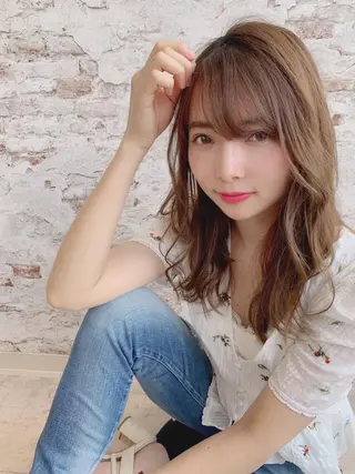 セミロング カラー Watai 艶髪 當間 大知のヘアスタイル