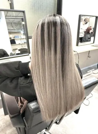 ロング ヘアアレンジ パーマ カラー ハイトーン カラーのヘアスタイル