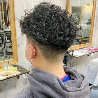 ショート パーマ メンズ 高橋 宏輔のヘアスタイル