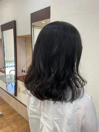 セミロング カラー サプリームヘア 飯田みち瑠のヘアスタイル