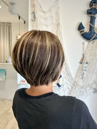 ショート カラー やじま ひろこのヘアスタイル