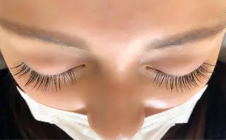 マツエク・マツパ 船曳 鈴菜のヘアスタイル