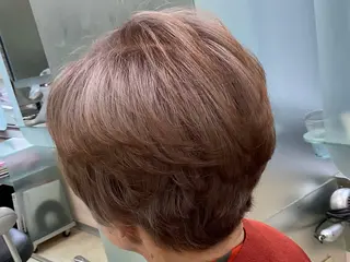 ショート カラー au美容室所属・au栄矢場町 水素髪質改善Tのヘアスタイル