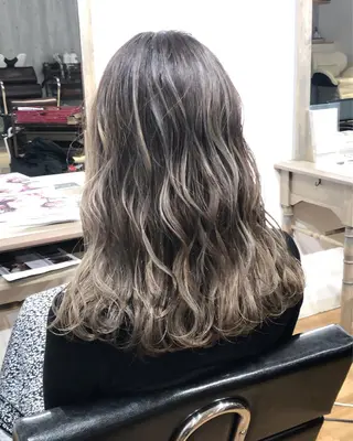 セミロング カラー ウルフ/デザイン/ 大阪/タカハシユウキのヘアスタイル