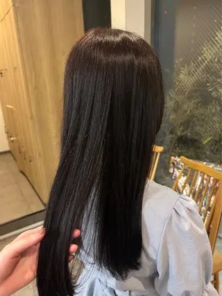 セミロング レイヤー・カット モデル・透明感カラーのヘアスタイル