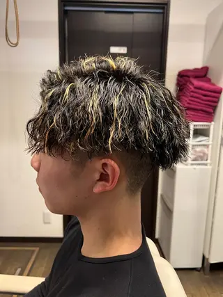 ショート カラー パーマ メンズ 二本木 秀成のヘアスタイル