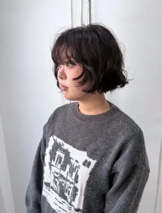 ミディアム Muミュー/ブリーチ ハイトーン　Wカラーのヘアスタイル
